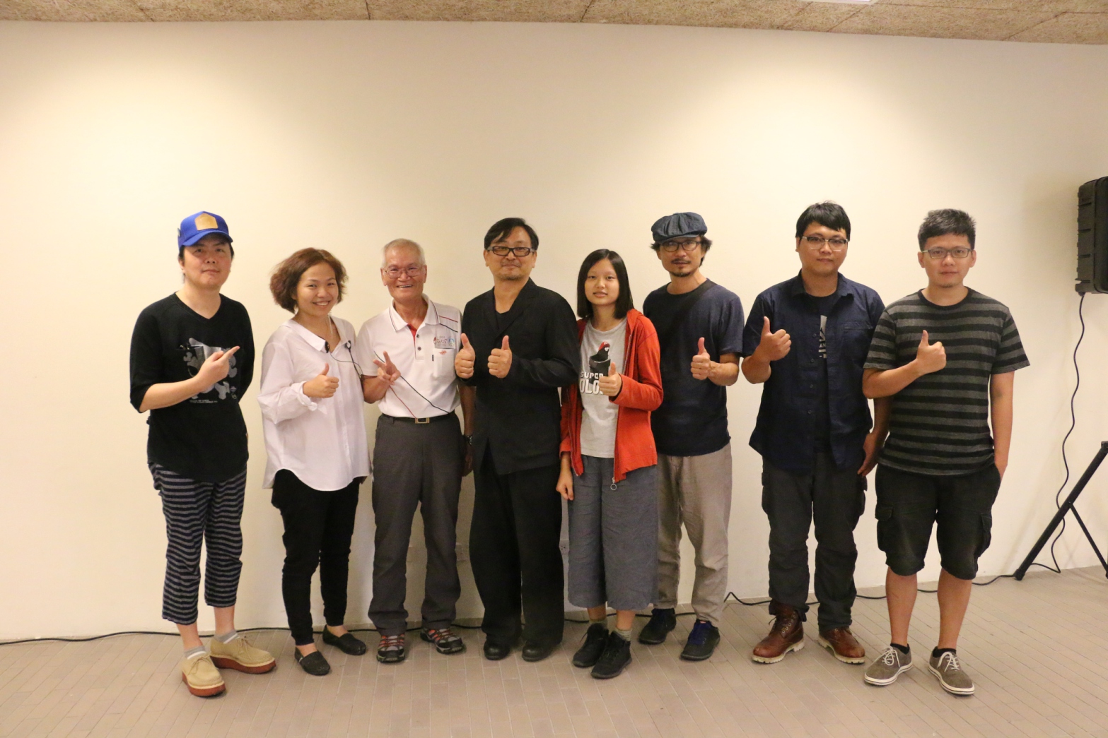 漫畫家阿推(左1)、新北市文化局專委廖文卿(左3)、導演吳德淳(左4)與來賓大合影